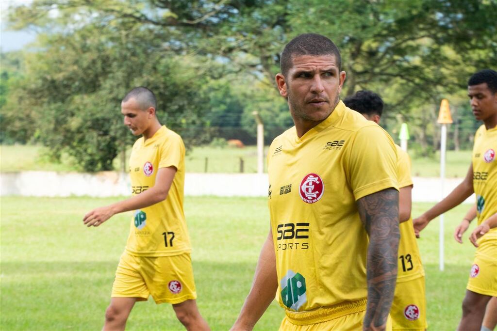 título imagem Destaque do Gauchão chega para reforçar elenco do Inter-SM