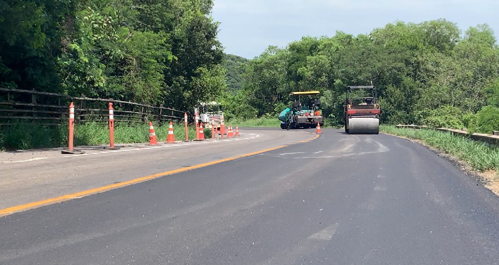 título imagem Dnit realiza trabalho de recapamento asfáltico na BR-158, entre Itaara e Santa Maria