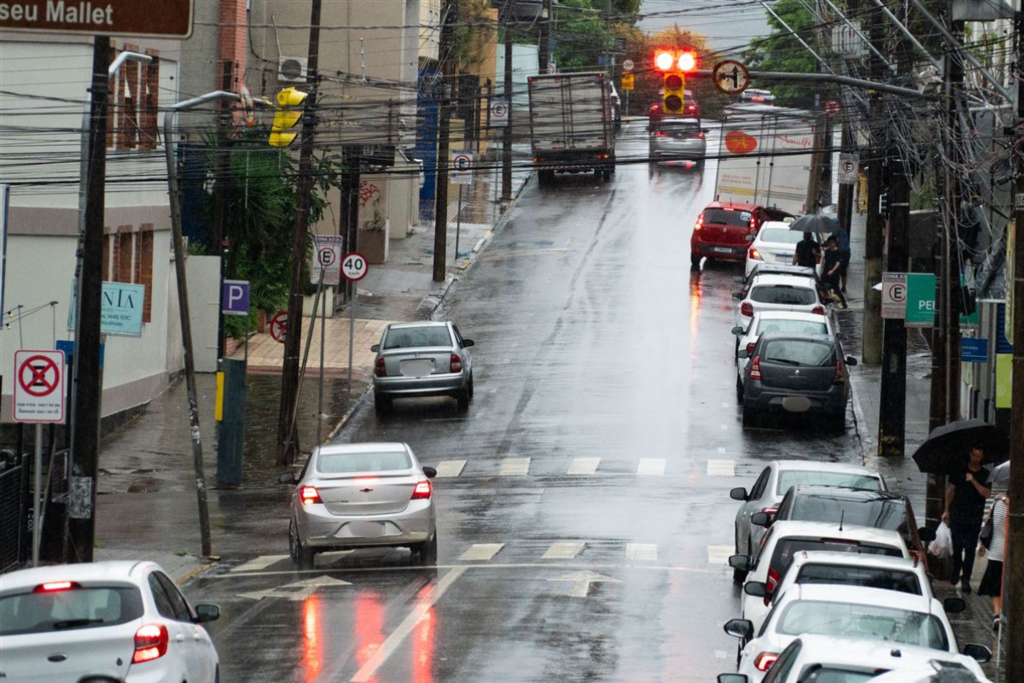 Em Santa Maria, metade dos acidentes com feridos é causada por quem avança sinal