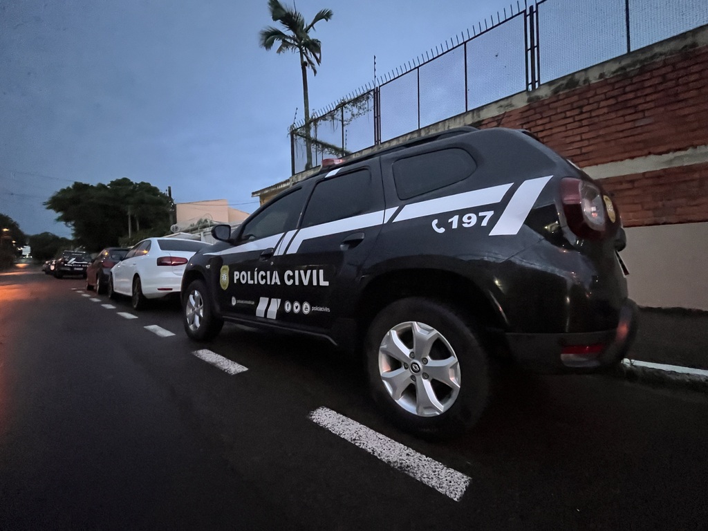 título imagem Criminosos invadem residência, agridem morador e roubam R$ 30 mil em Santa Maria