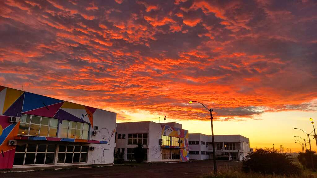 Céu avermelhado: entenda o fenômeno que coloriu o entardecer em Santa Maria