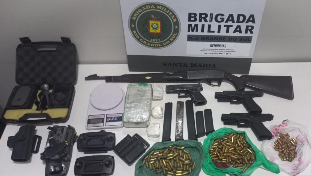 Homem é preso com armas e drogas no Bairro JK em Santa Maria