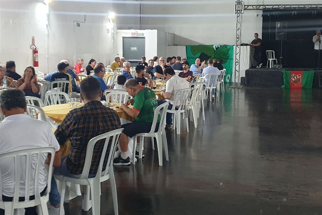  - Evento no Clube Comercial contou com cerca de 100 pessoas
