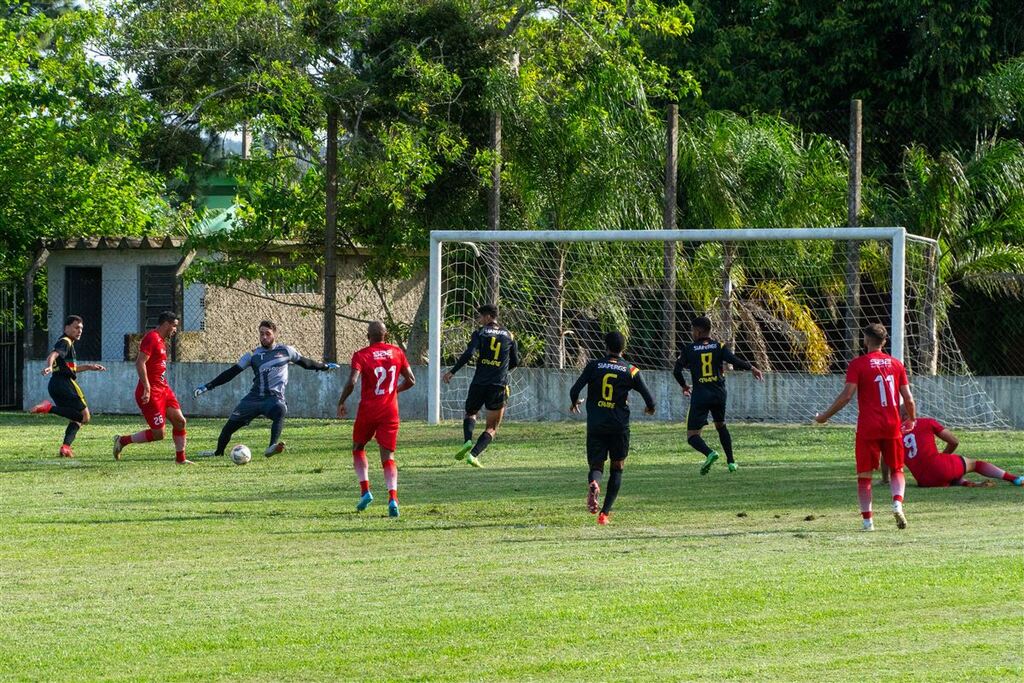 título imagem Em primeiro jogo-treino, titulares do Inter-SM abrem 2 a 0, mas Sindicato dos Atletas vira para 3 a 2 depois das substituições