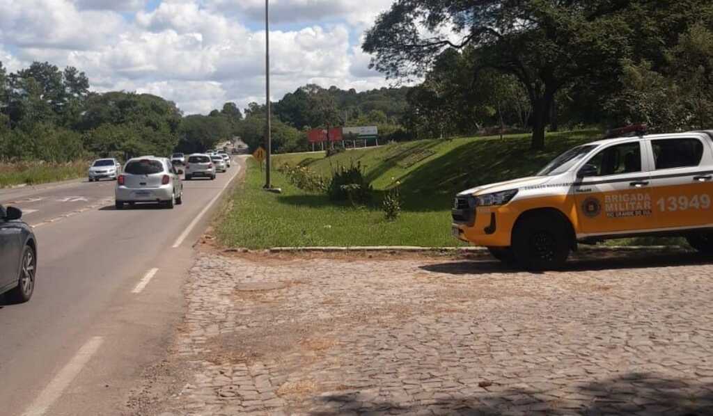 Acidente entre carro e motocicleta deixa pai e filho feridos na RSC-287 em Camobi Acidente entre carro e motocicleta deixa pai e filho feridos na RSC-287 em Camobi