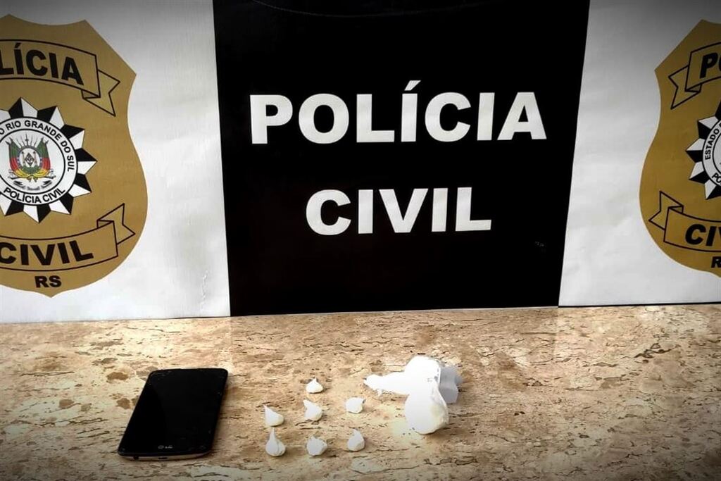 título imagem Jovem é presa por tráfico de drogas em São Francisco de Assis