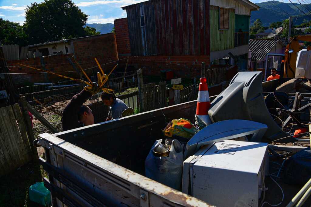 título imagem Programa Descarte Legal promove mutirão de coleta nos Bairros Lorenzi e Urlândia nesta quinta-feira