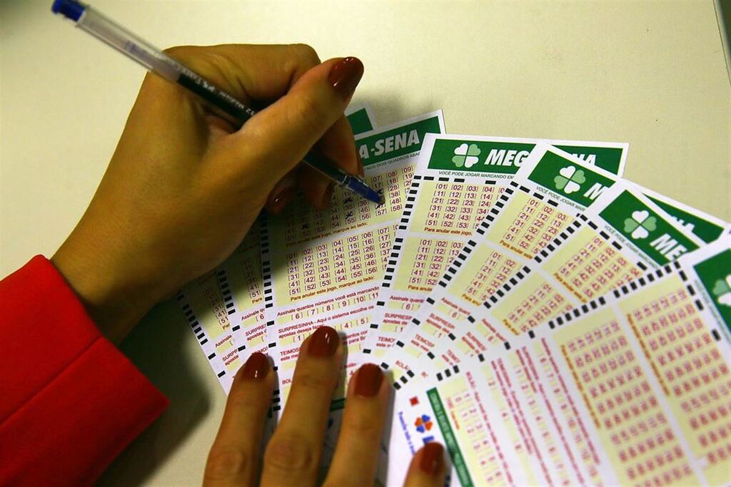 título imagem Mega-Sena acumula e prêmio vai a R$ 10,5 milhões