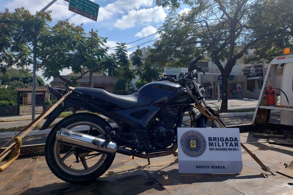 Foto: Brigada Militar - Motocicleta apreendida estava com placas trocadas e a pintura alterada