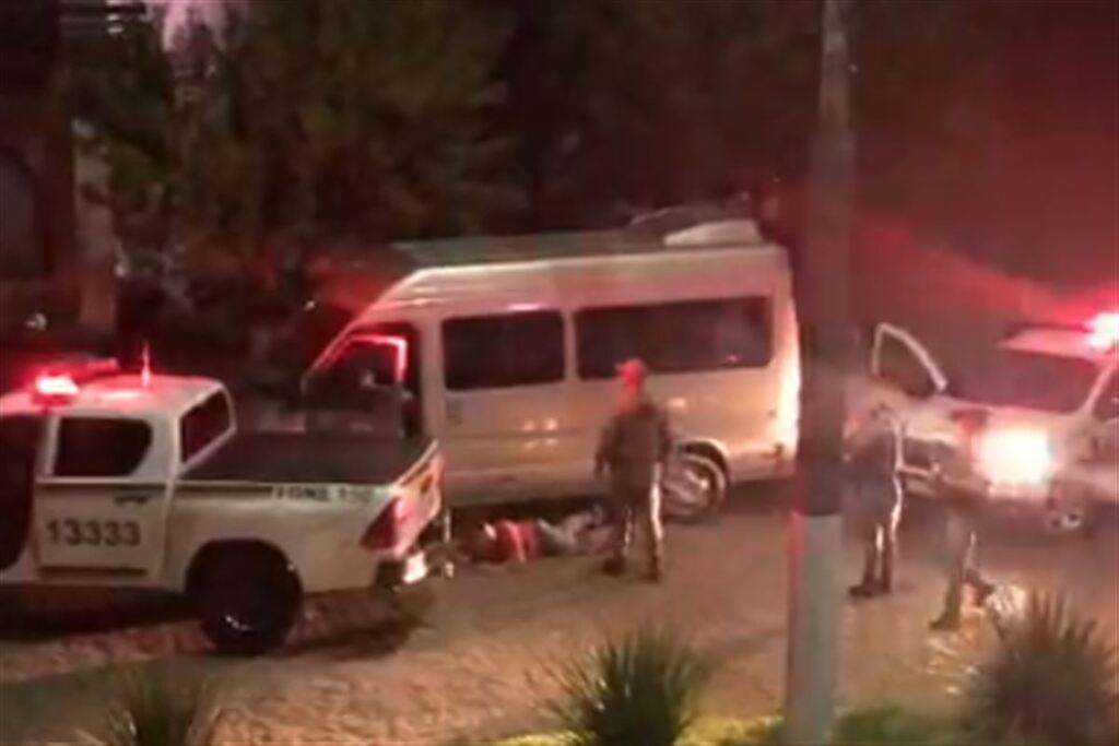 título imagem Van com placas de Porto Alegre é apreendida por transporte irregular de passageiros em Agudo
