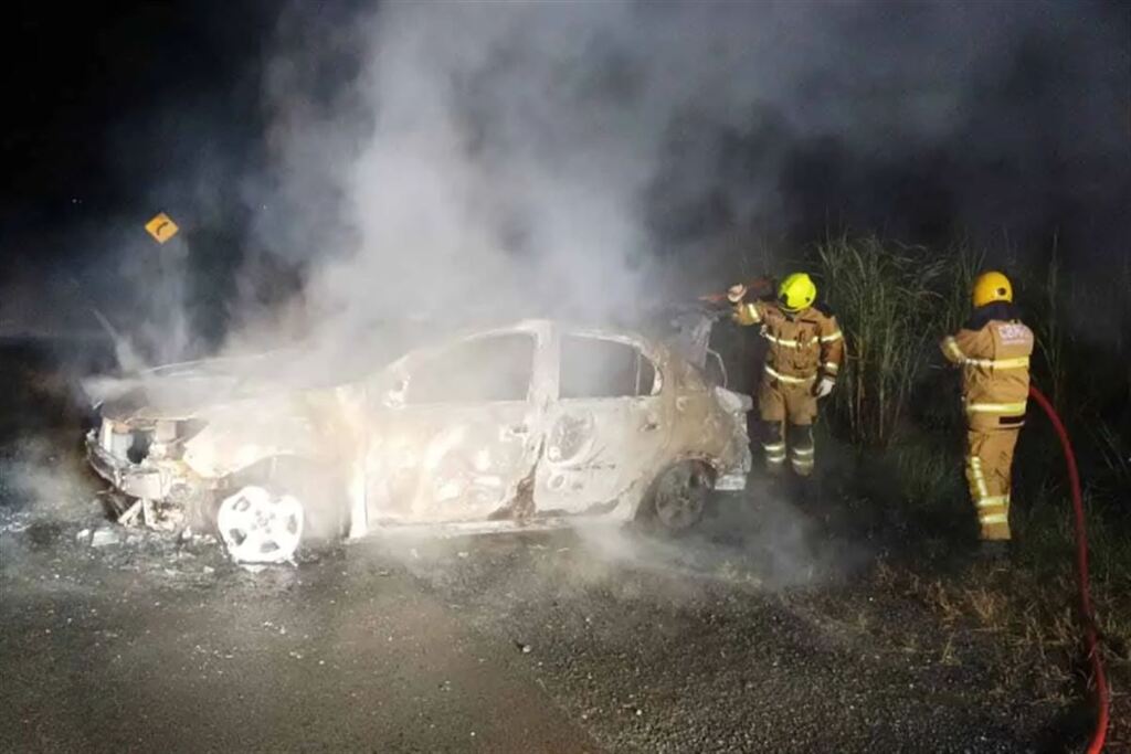 título imagem Veículo de aplicativo roubado em Santa Maria é encontrado incendiado com bovinos no porta-malas em São Pedro do Sul