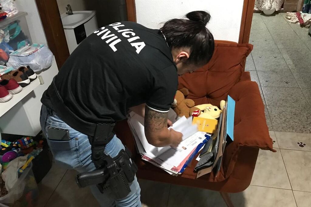 título imagem Polícia Civil realiza operação que investiga grupo criminoso ligado ao Comando Vermelho em Santa Maria e no Estado