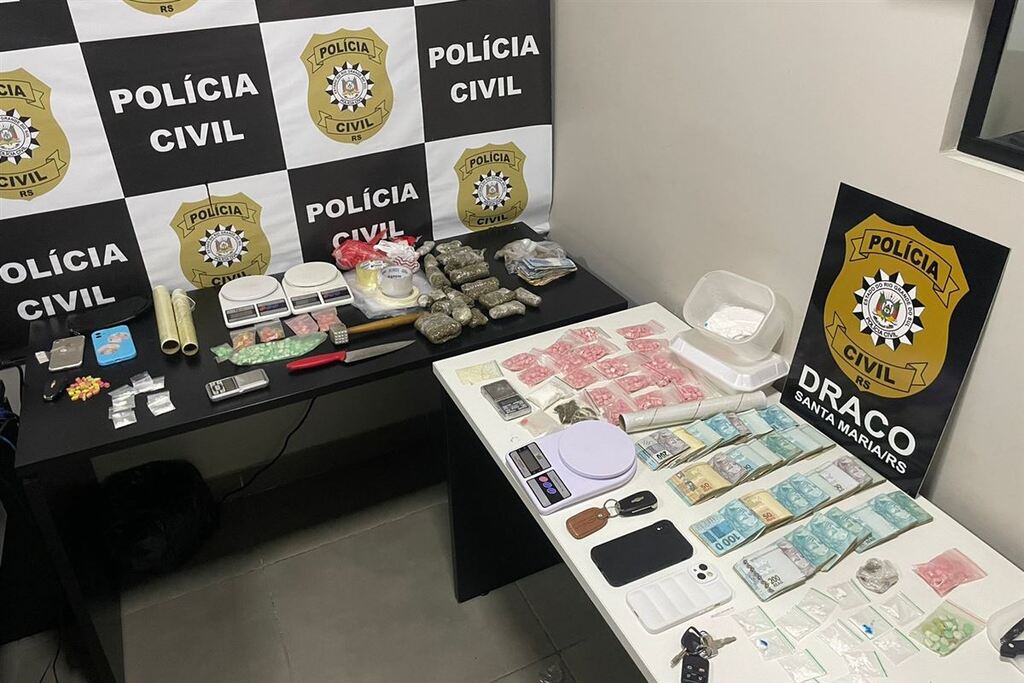 título imagem Quatro pessoas são presas e grande quantidade de drogas e dinheiro é apreendida em Santa Maria