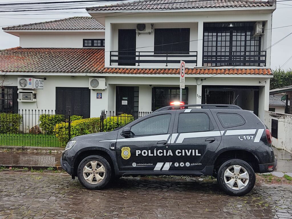 título imagem Mulher é presa suspeita de crime cometido há quatro meses em Santa Maria