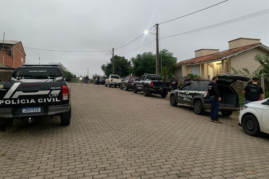 título imagem Jovens são presos suspeitos de praticar abigeatos em São Pedro do Sul
