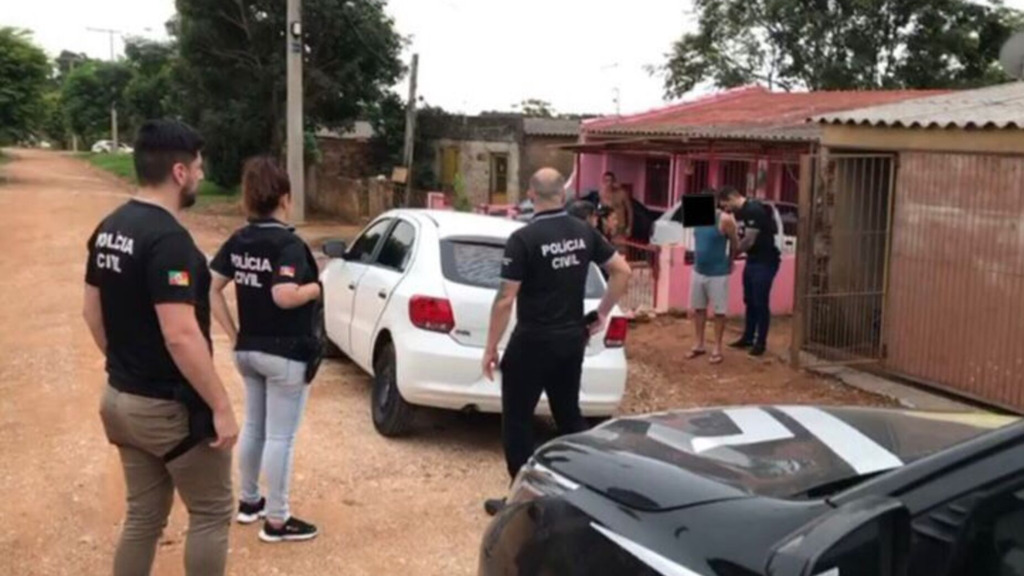 Quatro pessoas são presas por tráfico de drogas em cidade da região Quatro pessoas são presas por tráfico de drogas em cidade da região