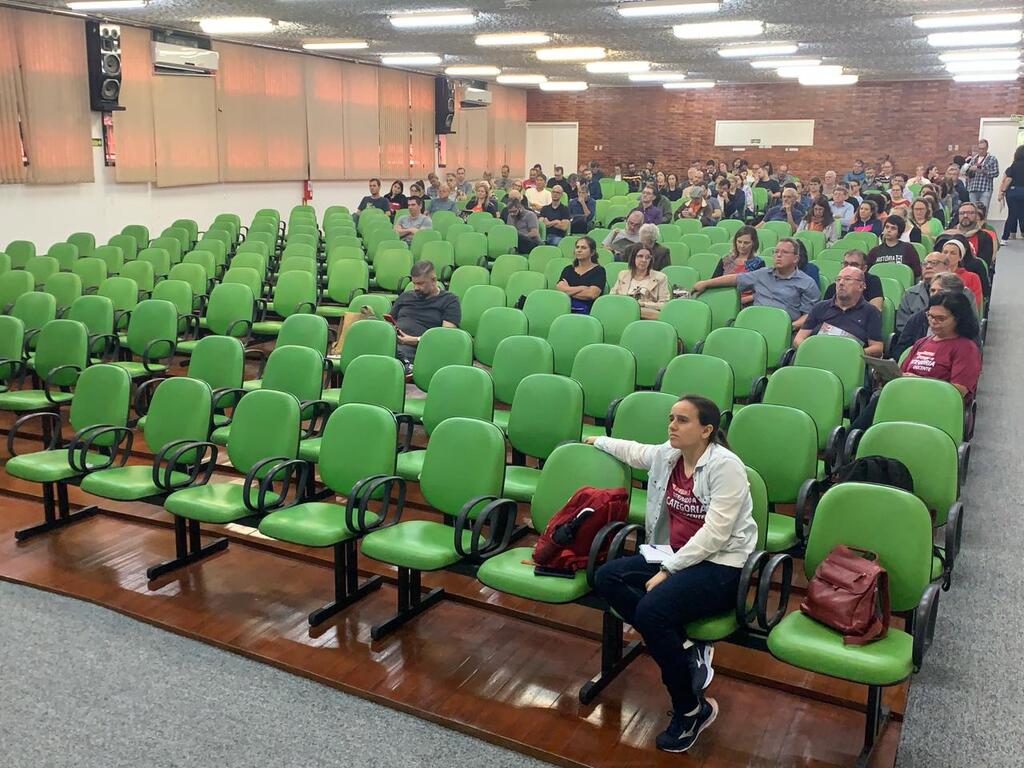Com 85 votos favoráveis, professores da UFSM aprovam estado de greve