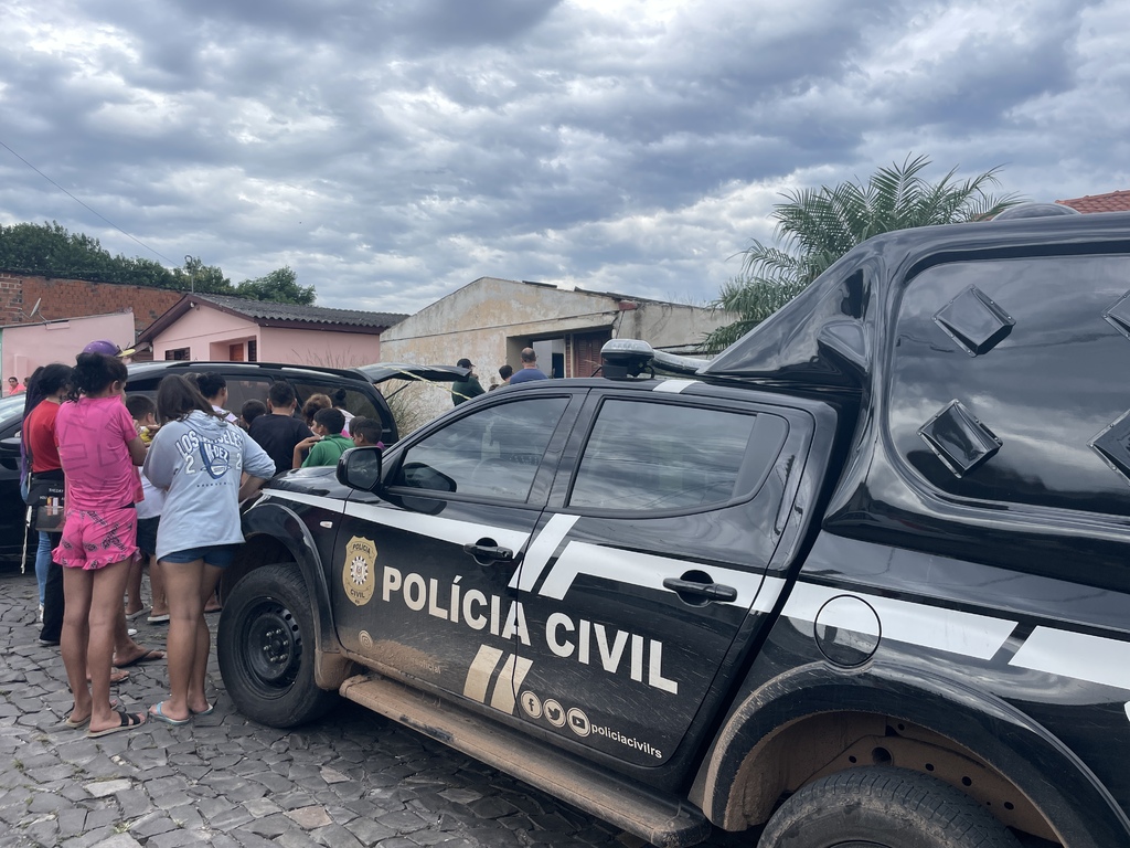 título imagem Corpo de mulher é encontrado dentro de casa abandonada em Santa Maria