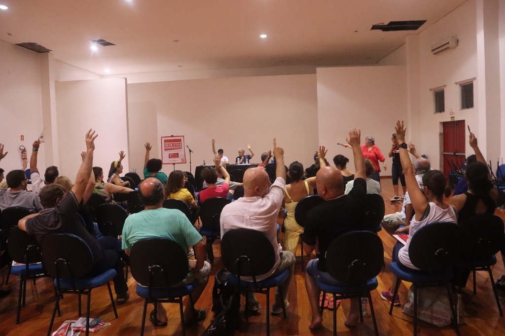 título imagem Das 67 universidades federais, 19 confirmam greve de professores