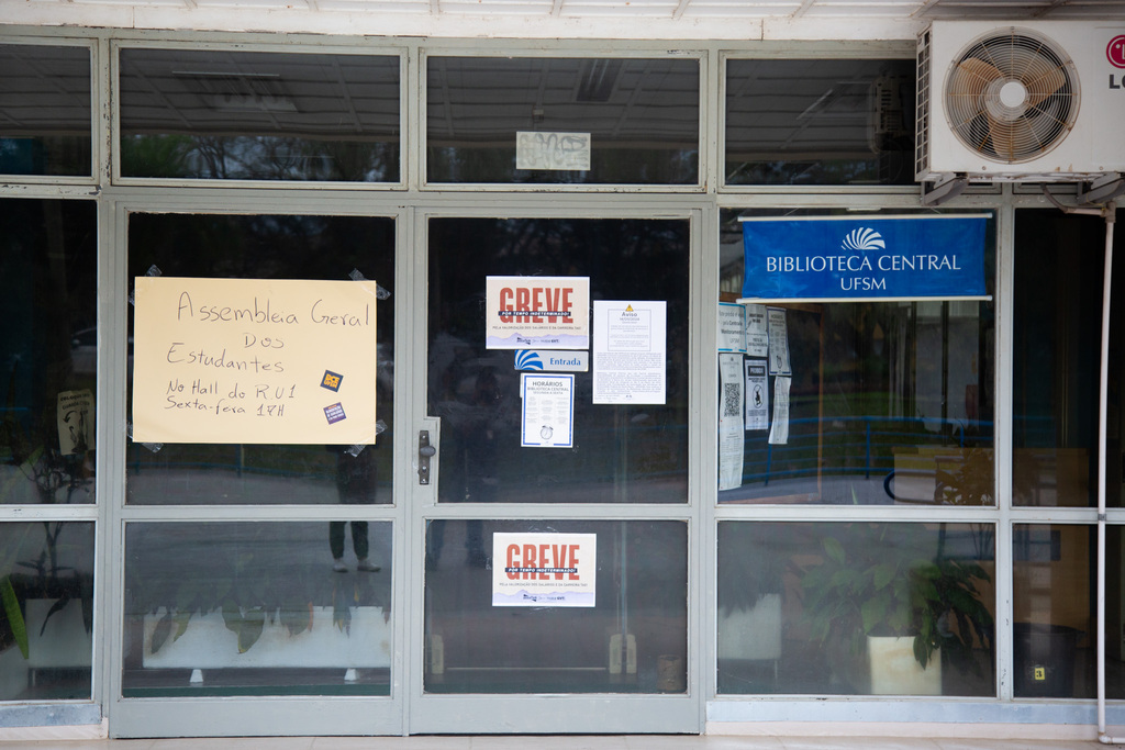 De bibliotecas fechadas no campus a reunião com o governo federal: entenda como está greve dos servidores da UFSM, que completa um mês