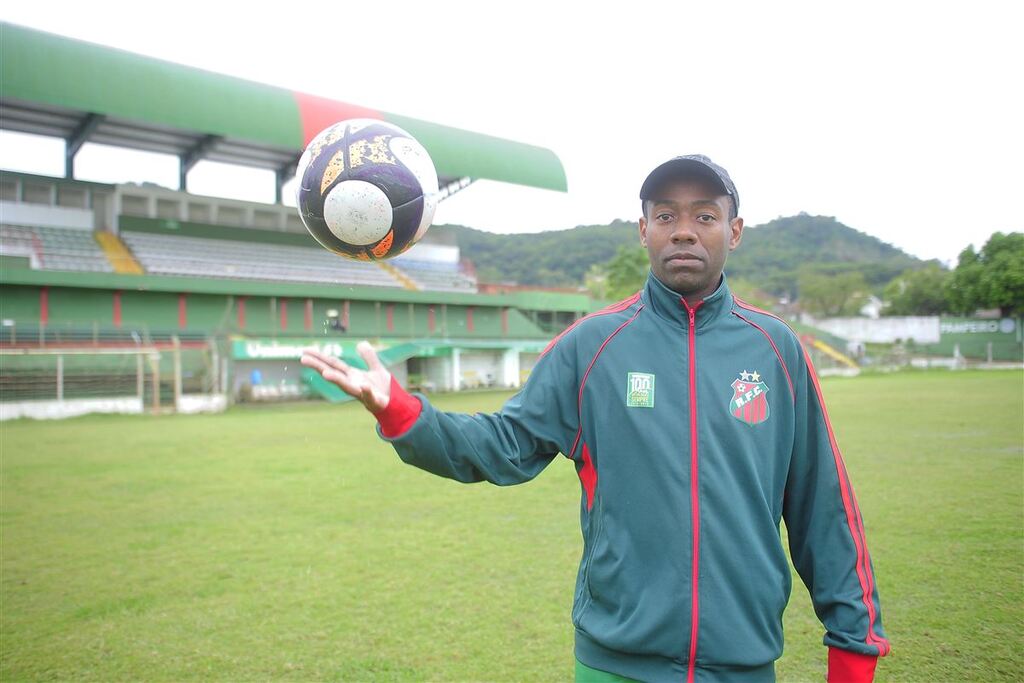 Leonardo Ribeiro será apresentado como técnico do Riograndense na quinta-feira