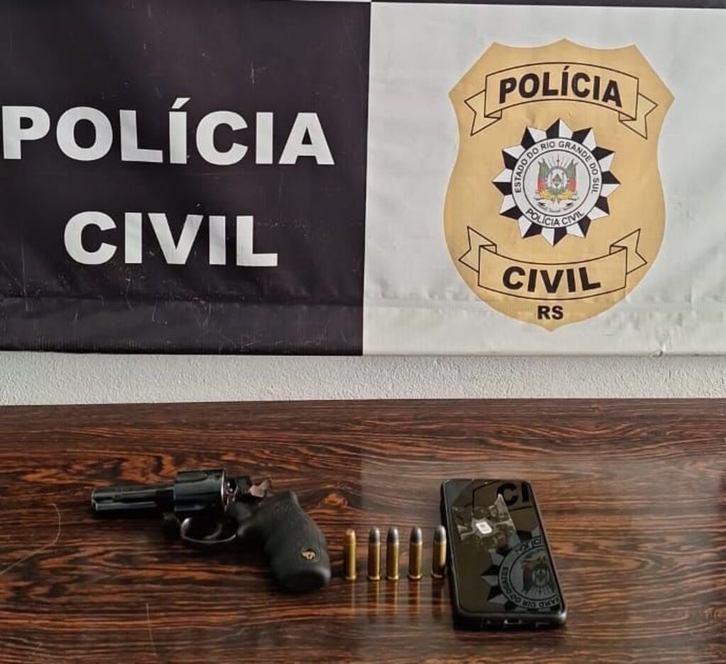 título imagem Policiais encontram revólver escondido no esgoto de máquina de lavar roupa durante investigação de violência doméstica