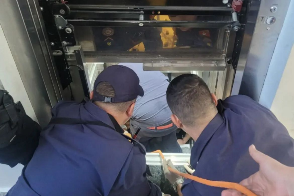 Foto: Corpo de Bombeiros (Divulgação) - O fato ocorreu às 16h29min e o resgate foi realizado pela equipe dos bombeiros.