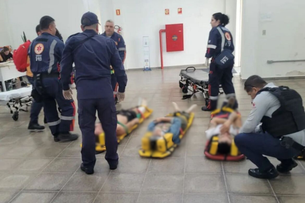 “Deu para ver pela meia que o osso tinha levantado”, conta irmã de jovem que teve fratura exposta no pé em queda de elevador na UFSM “Deu para ver pela meia que o osso tinha levantado”, conta irmã de jovem que teve fratura exposta no pé em queda de elevador na UFSM