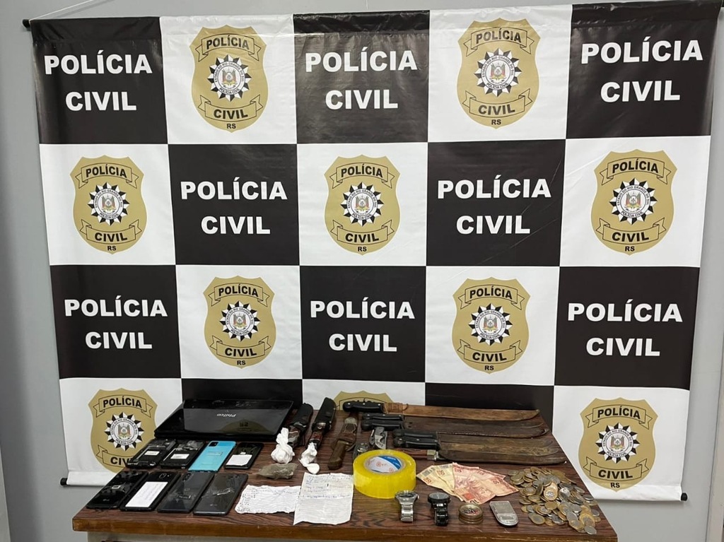 Dupla é presa com objetos que eram trocados por drogas na região
