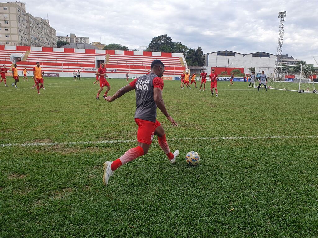 Inter-SM embarca ainda nesta quarta-feira para enfrentar o Aimoré