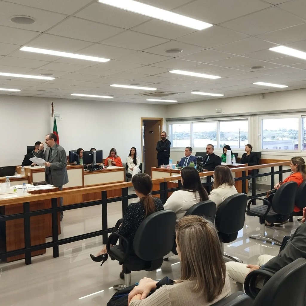 Tribunal do Júri absolve pais de gêmeos de 4 anos que morreram asfixiadas dentro do carro da família em Júlio de Castilhos