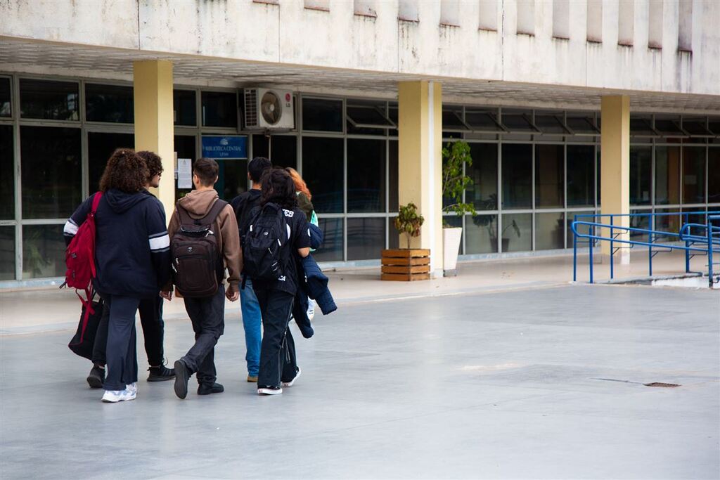 título imagem Primeiro dia de greve dos professores da UFSM é marcado por incertezas para alunos e centros de ensino