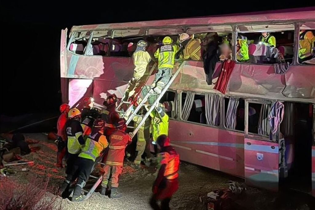 Governo brasileiro confirma a morte de duas pessoas em acidente com ônibus de turismo de Santa Maria no Chile Governo brasileiro confirma a morte de duas pessoas em acidente com ônibus de turismo de Santa Maria no Chile