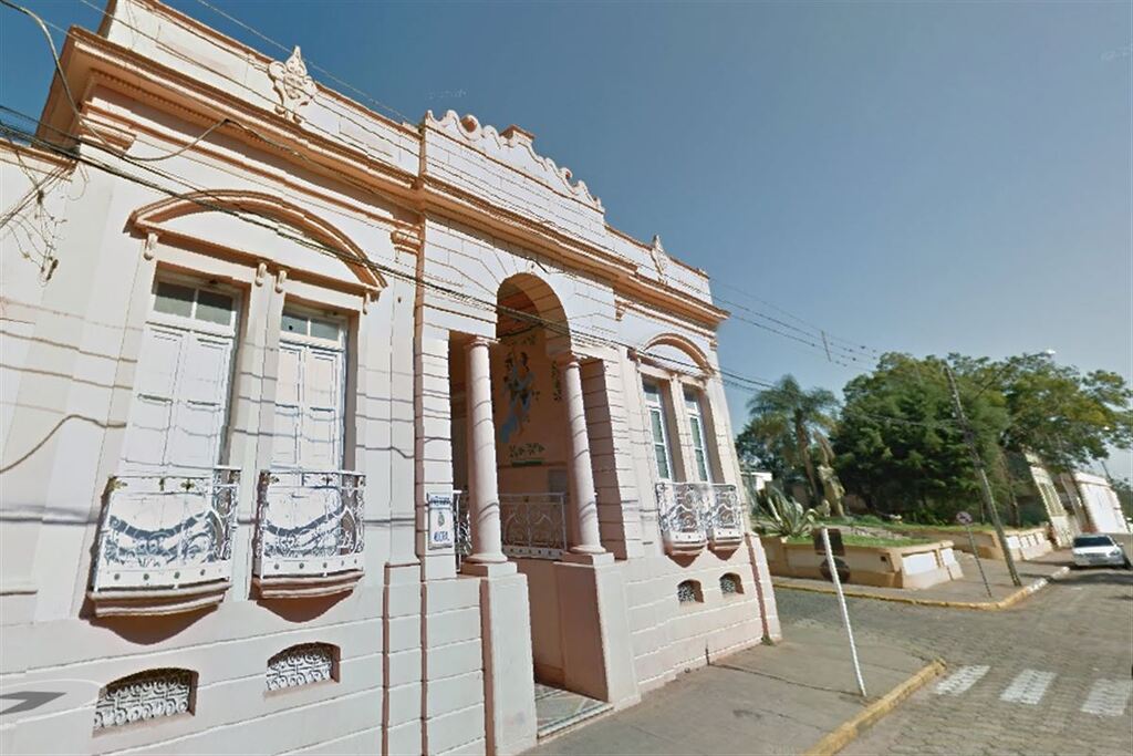Eleitores vão às urnas decidir prefeito temporário em São Francisco de Assis Eleitores vão às urnas decidir prefeito temporário em São Francisco de Assis
