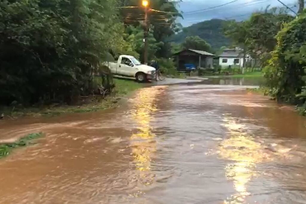 título imagem “A situação será crítica nas próximas 72 horas”, alerta meteorologista da BaroClima sobre temporais na Região Central