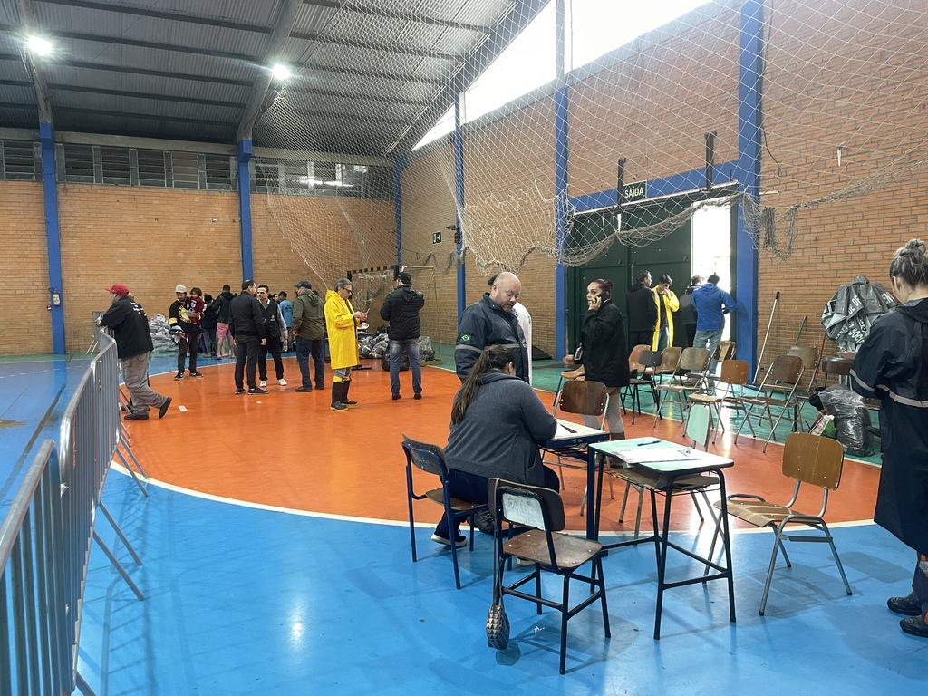 título imagem Famílias são abrigadas no CDM após terem as casas atingidas pela chuva
