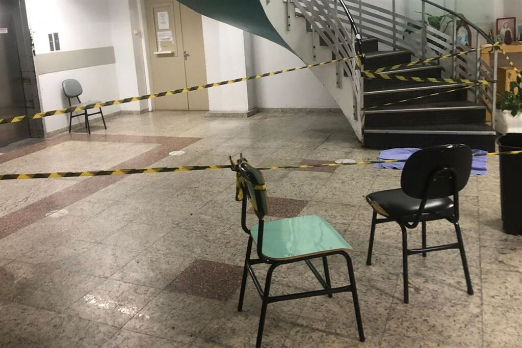 Após infiltrações, Hospital Universitário interdita leitos de UTI pediátrica