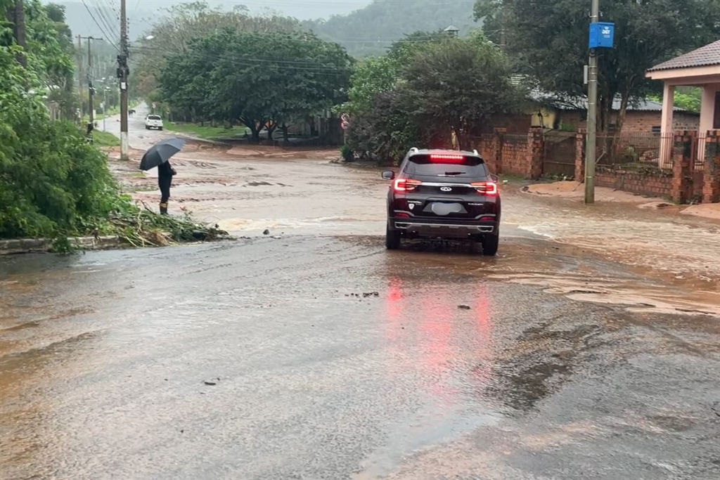 Foto: Mateus Ferreira - Via do Bairro Campestre que dá acesso a Estrada do Perau