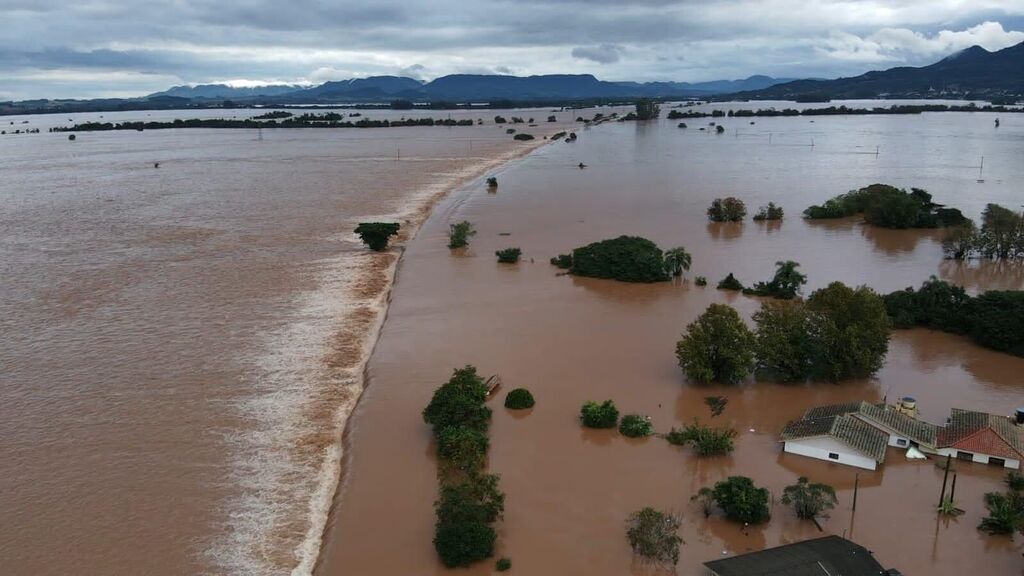 título imagem Famílias seguem ilhadas em Agudo; município aguarda apoio aéreo para resgate de moradores