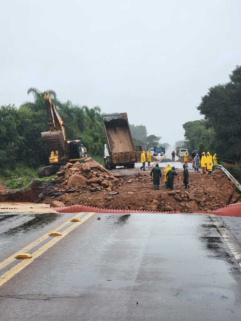 Dnit começa conserto de trecho da BR-290 que se rompeu perto da Capital