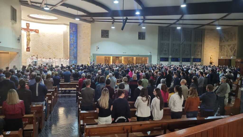 título imagem Com a presença de autoridades, Basílica da Medianeira é palco de missa especial em união às vítimas dos temporais no Estado