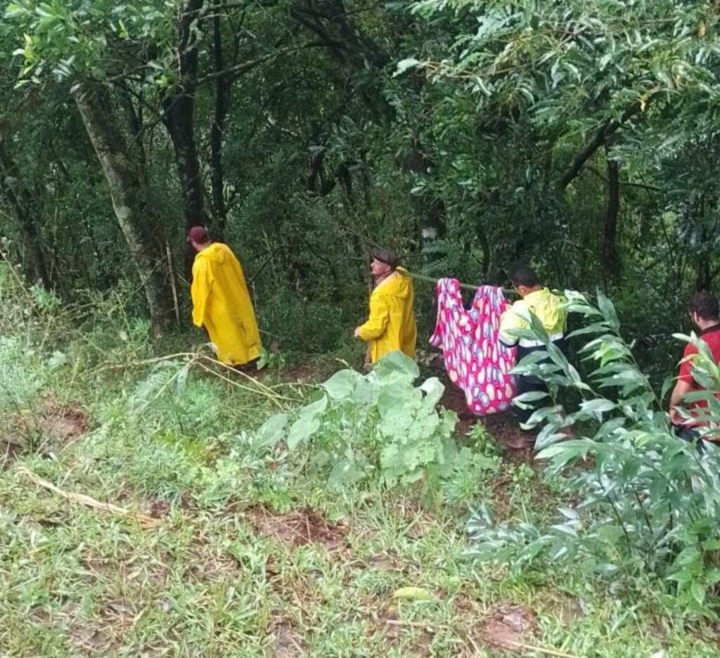 Com risco de rompimento de barragem, 30 famílias são evacuadas em São Martinho da Serra