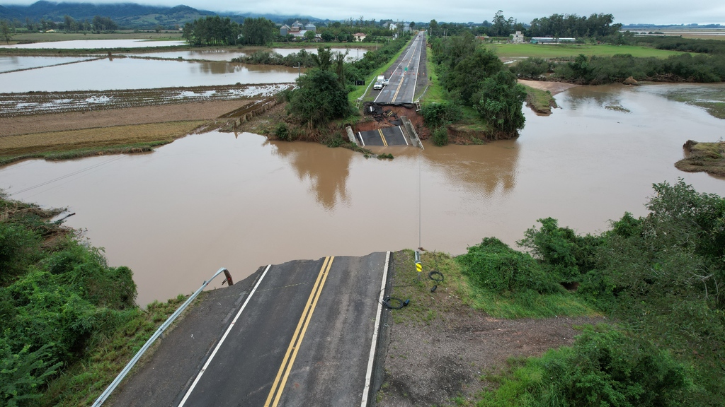 título imagem Confira os pontos de bloqueio nas principais rodovias da região de Santa Maria