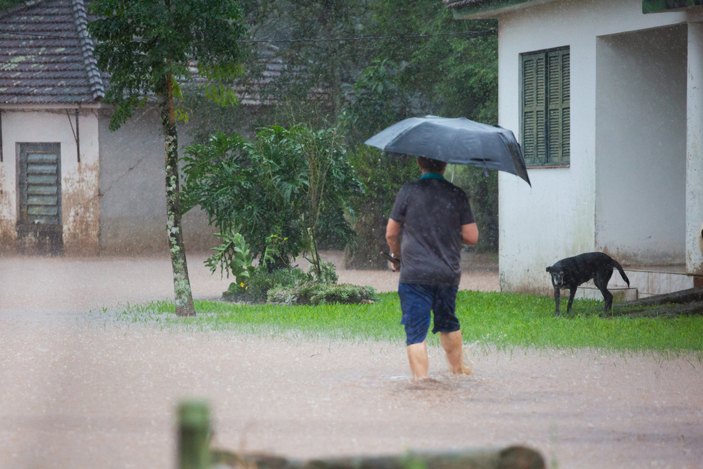 Especialista explica por que chuvas intensas têm sido mais frequentes no Rio Grande do Sul Especialista explica por que chuvas intensas têm sido mais frequentes no Rio Grande do Sul