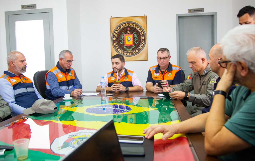 “Vamos começar a reconstrução de pontes, rodovias, escolas e hospitais dos municípios”, afirma vice-governador em visita a Santa Maria