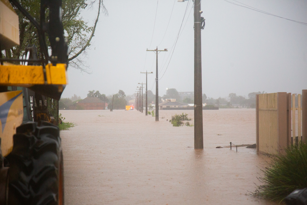 Meteorologista alerta para chuvas intensas no final de semana; Defesa Civil orienta que pessoas deixem áreas de risco