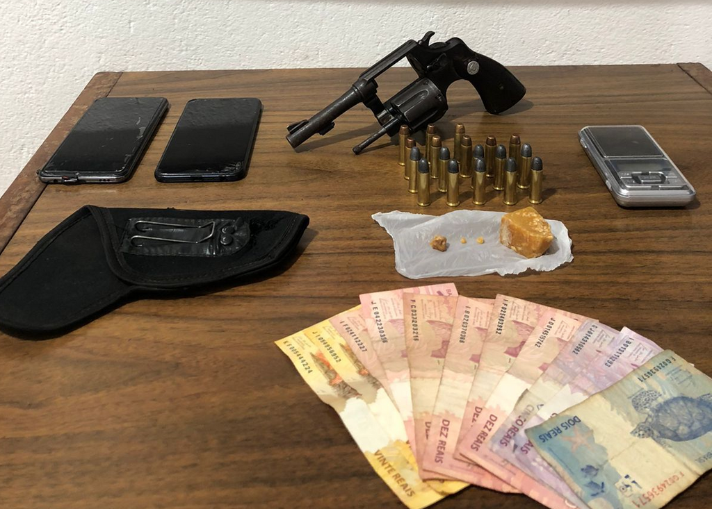 Dupla é presa com arma, munições e drogas em São Sepé