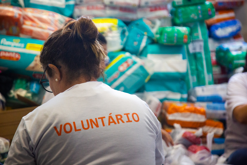 Anônimos e famosos se unem em solidariedade ao RS