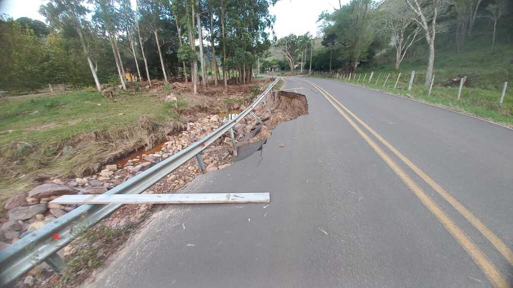Estrada da subida para Silveira Martins será bloqueada para conserto da pista neste sábado Estrada da subida para Silveira Martins será bloqueada para conserto da pista neste sábado