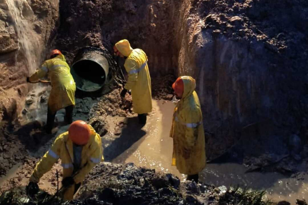 Foto: Comunicação Corsan/Reprodução - Trabalho da última sexta-feira (10), na estação de tratamento de água da Estrada Municipal de São Martinho da Serra.